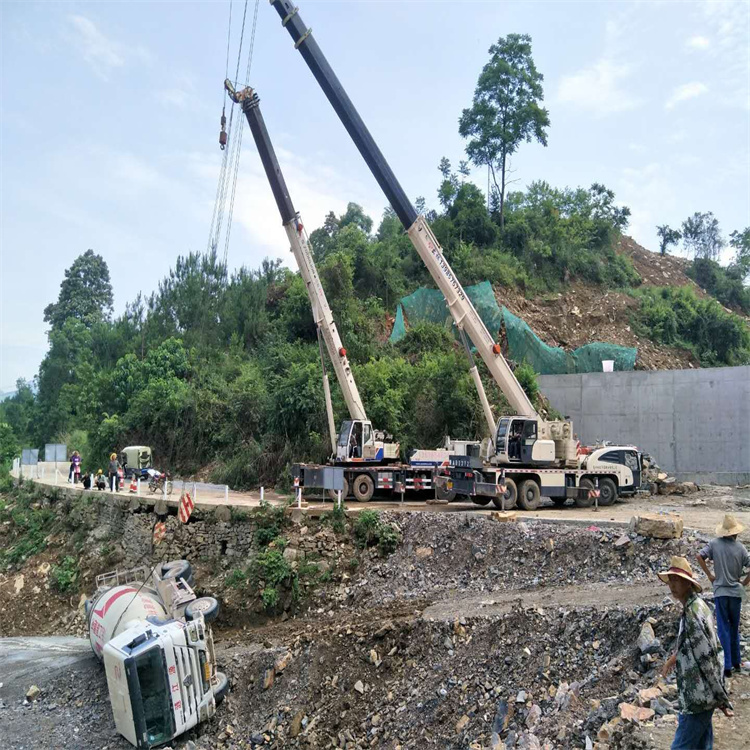 龙河镇汽车掉沟里叫吊车救援要多少钱